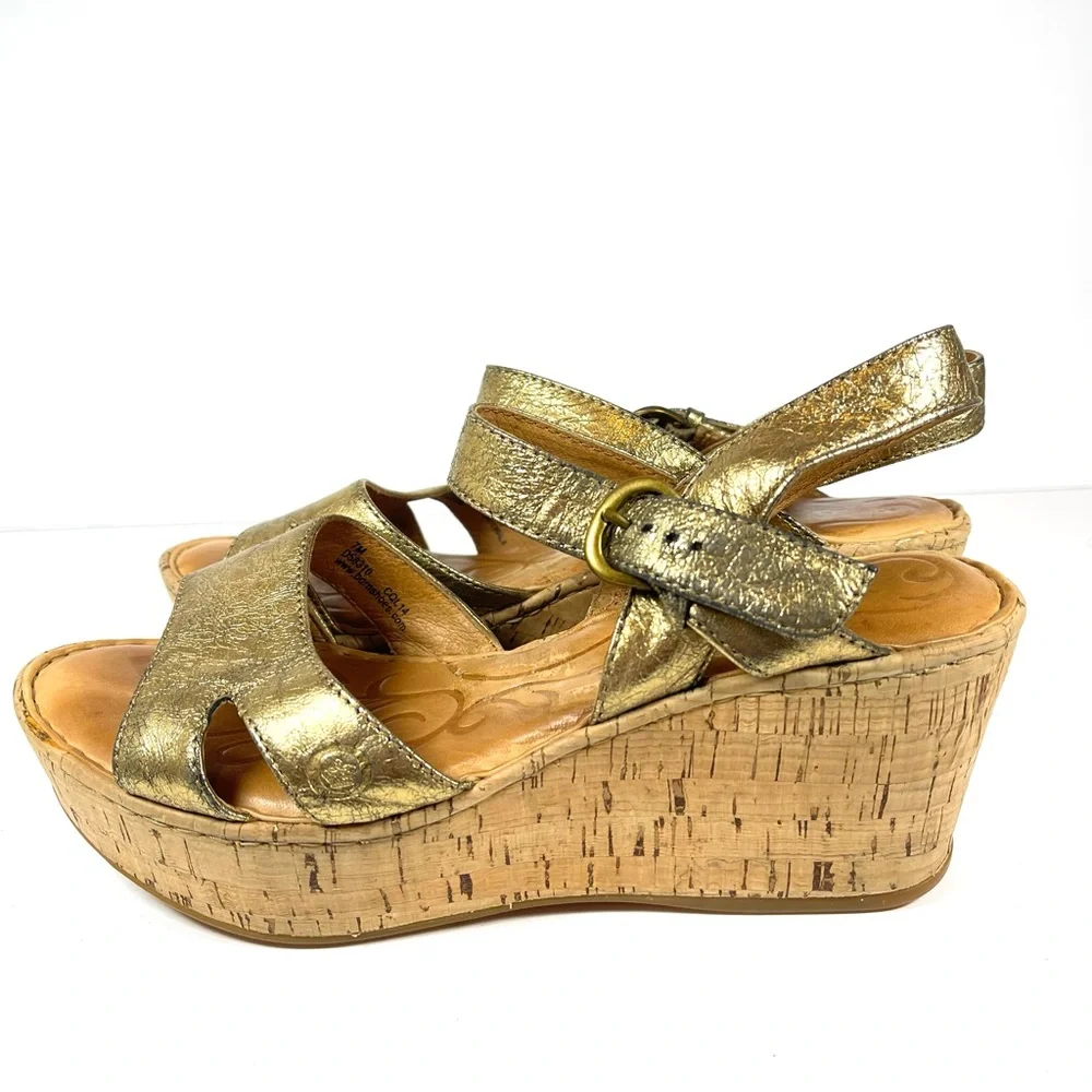 Born Women’s Metallic Gold‎ Platform Sandals with Textured Straps Size 7